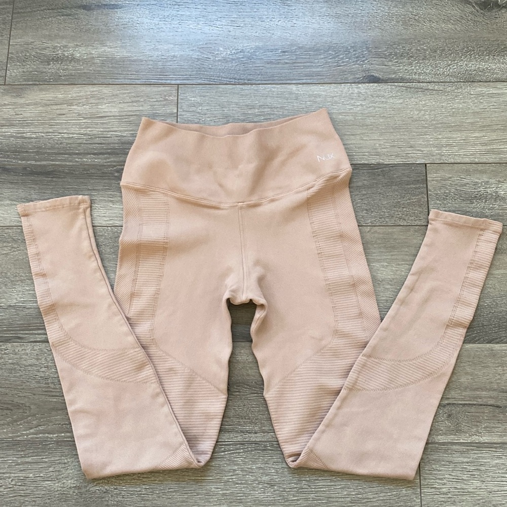 NUX made with love in Los Angeles / seamless high waisted leggings